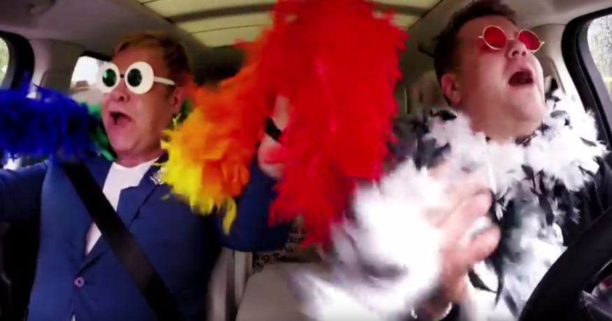 Elton John fait du karaoké avec James Corden