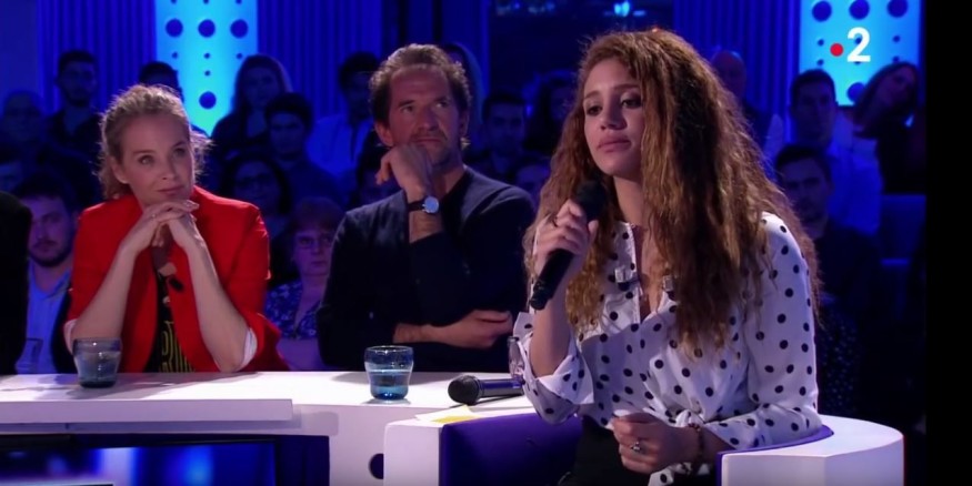 Kimberose interprète «I’m sorry» sur le plateau d' On n'est pas couché !