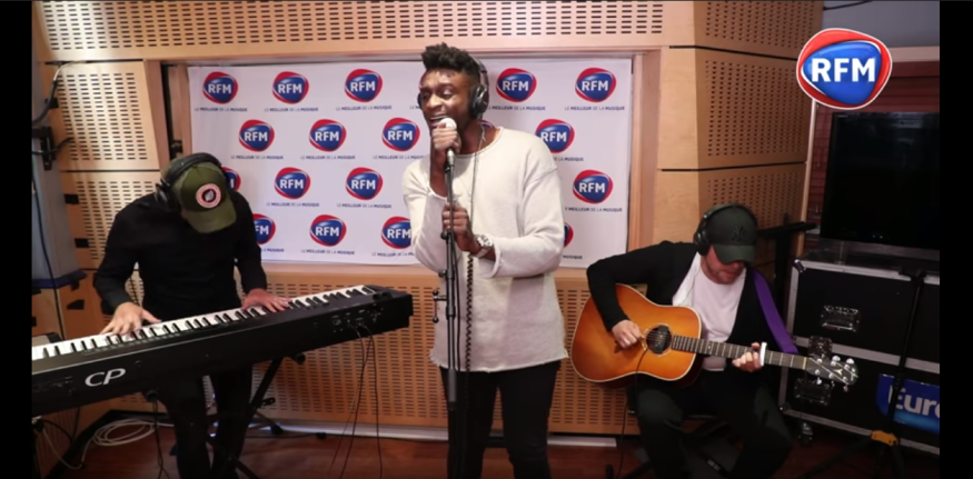 Découvrez la session acoustique de Corneille!