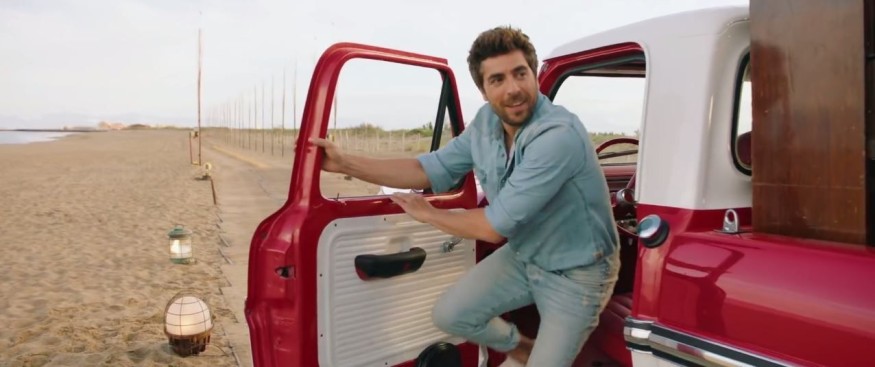 Agustin Galiana : découvrez son nouveau clip «T’en va pas comme ça»