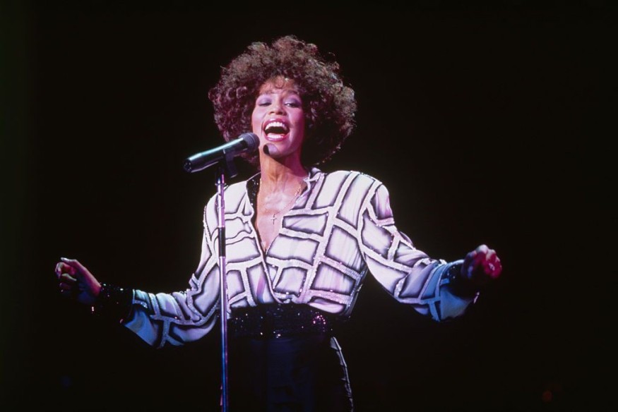 Whitney" : le documentaire sur Whitney Houston sortira au cinéma le 5 septembre, découvrez les 1er images.