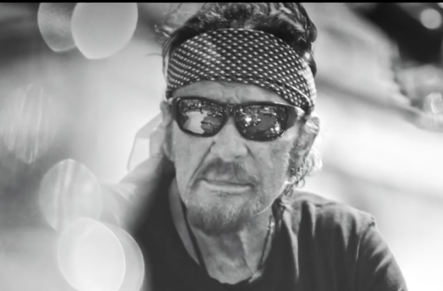 Johnny Hallyday : découvrez le clip « J’en parlerai au diable ».