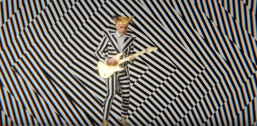 M dévoile le nouveau clip de « Superchérie »