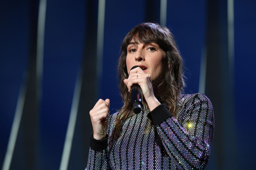 Juliette Armanet rend hommage à Michel Legrand