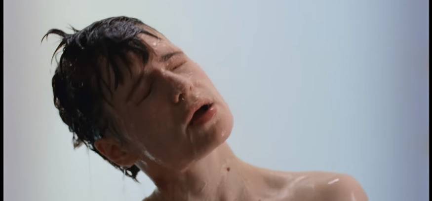 Chris dévoile le clip pour la version française de sa chanson « 5 Dols »
