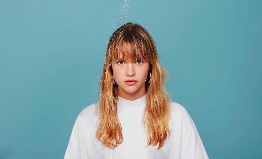Angèle : elle ajoute de nouvelles dates à sa tournée!