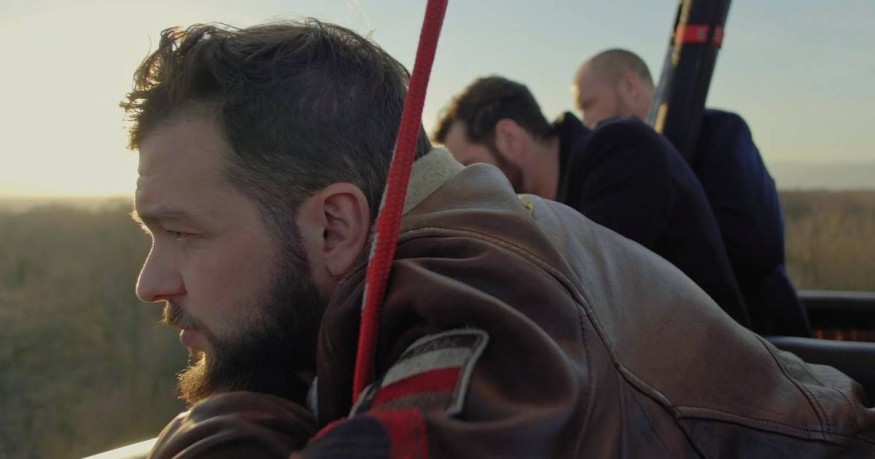 Découvrez le nouveau clip de Claudio Capéo pour sa chanson « Plus haut »