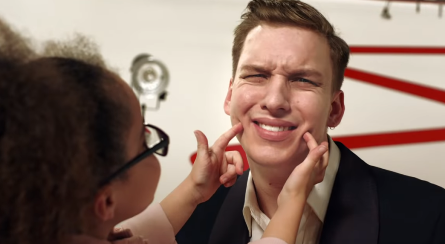 George Ezra livre le clip de son single « Pretty Shining People »