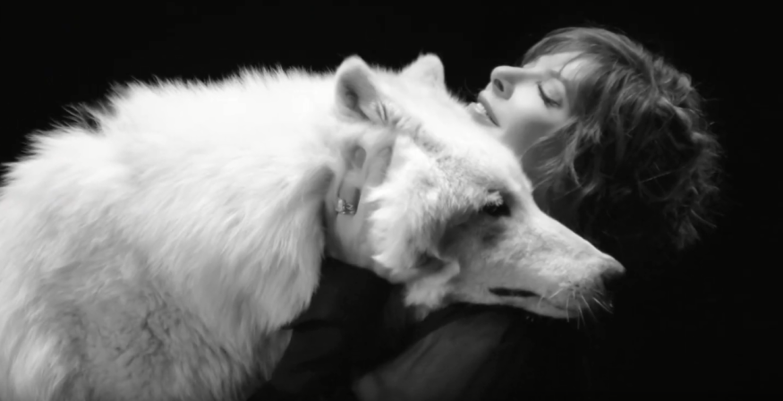 Mylène Farmer : Découvrez le clip de sa chanson « Des larmes »
