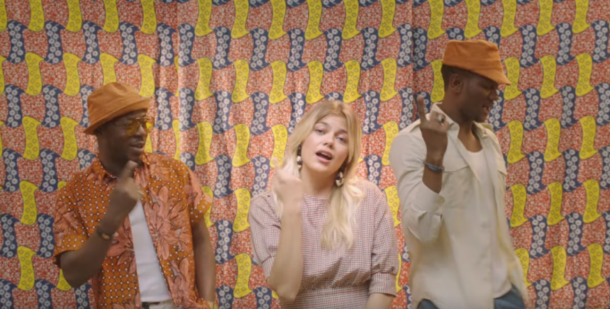 Louane : Découvrez son clip pour la chanson « La vie là-bas »