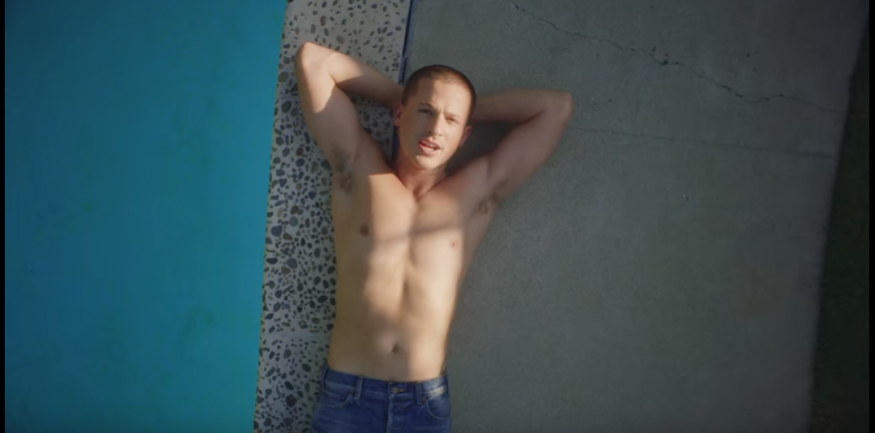 Découvrez le nouveau clip de Charlie Puth pour sa chanson « Mother »