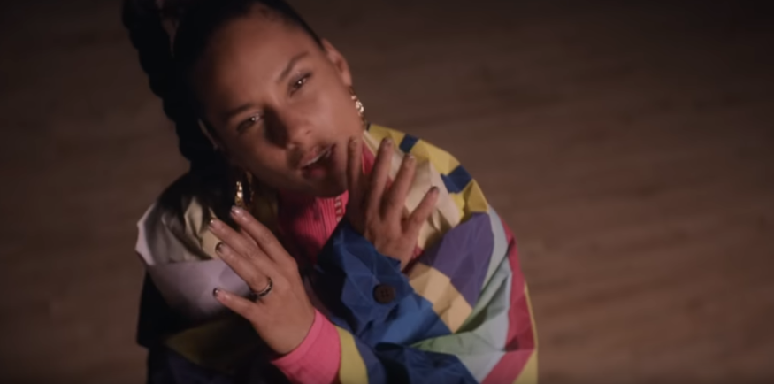 Alicia Keys dévoile sa nouvelle chanson « Time Machine »