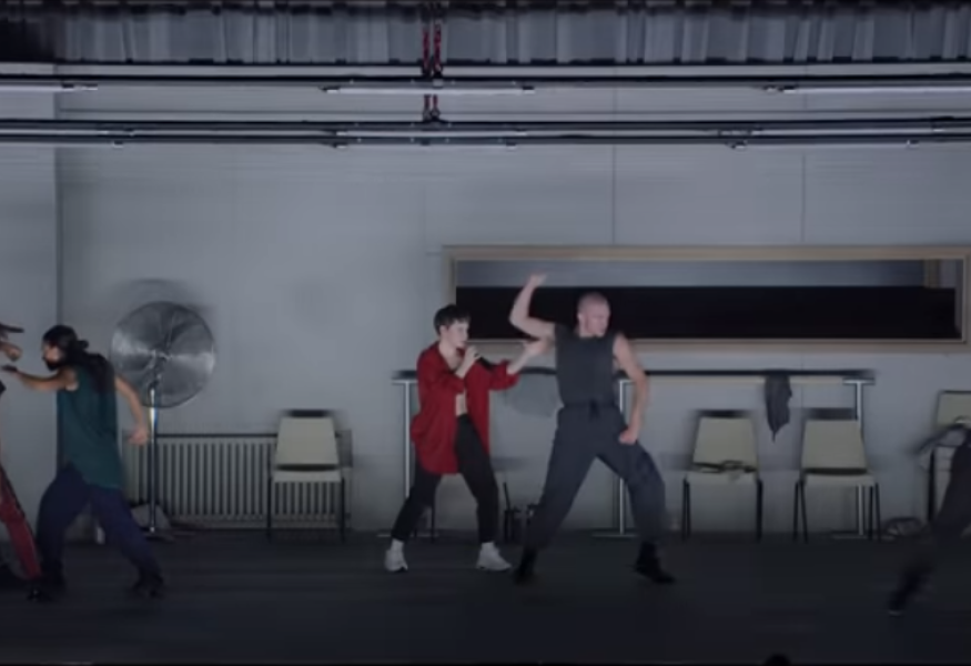 Christine and The Queens : Découvrez son clip pour la chanson « L’étranger »