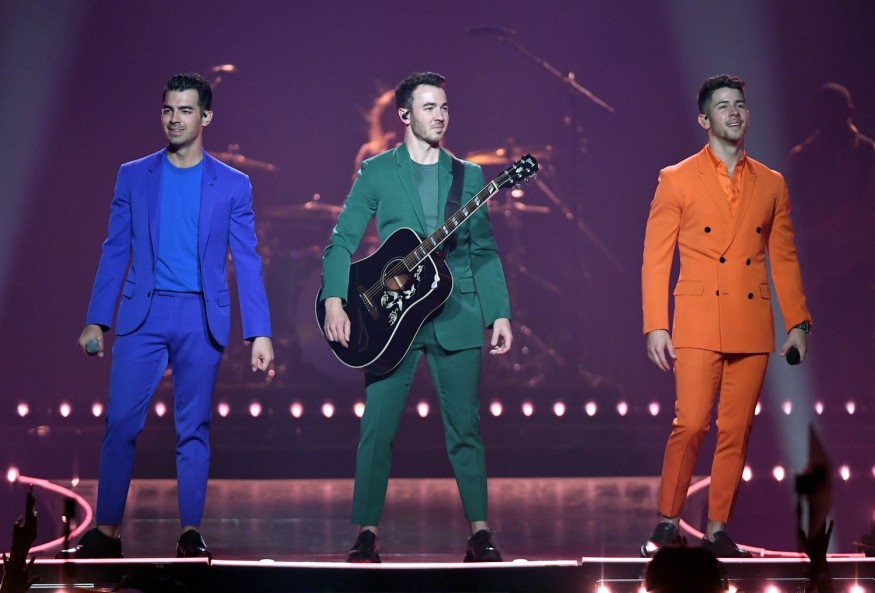 Les Jonas Brothers annoncent une nouvelle chanson pour noël !