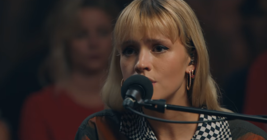 Angèle : Découvrez sa réinterprétation de la chanson « J’entends » !