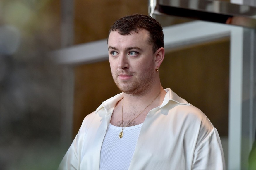 Sam Smith: la date de sortie de son album reportée