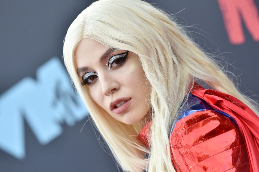 Ava Max dévoile sa nouvelle chanson « Kings and Queens »