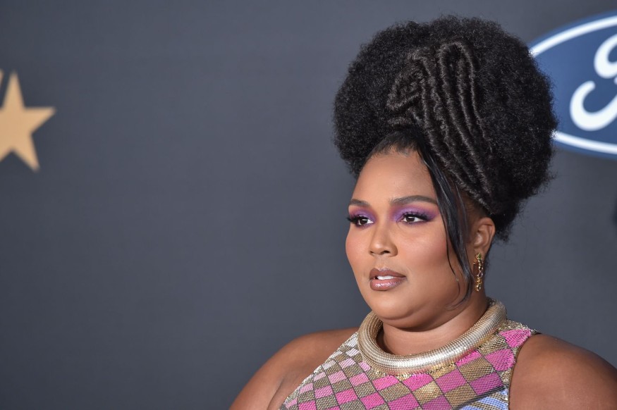 Lizzo vos offre des cours de méditation