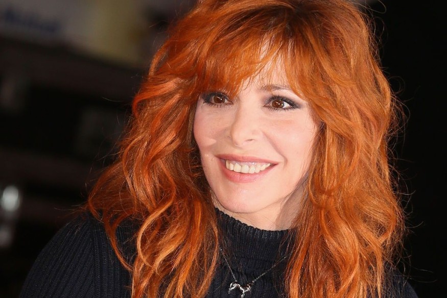 Mylène Farmer met un dessin aux enchères