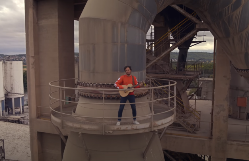 Vianney: découvrez le clip de «N'attendons pas» !