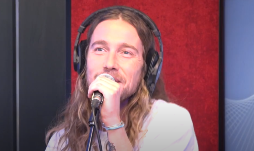 EXCLU - Julien Doré interprète «La Fièvre»  en version acoustique pour la première fois sur RFM