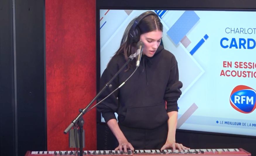 Charlotte Cardin interprète son single «Passive Agressive» et une reprise d'Avril Lavigne pour RFM !