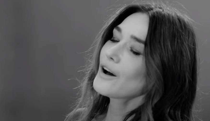 Carla Bruni mise sur «Un Grand Amour» comme nouveau single !