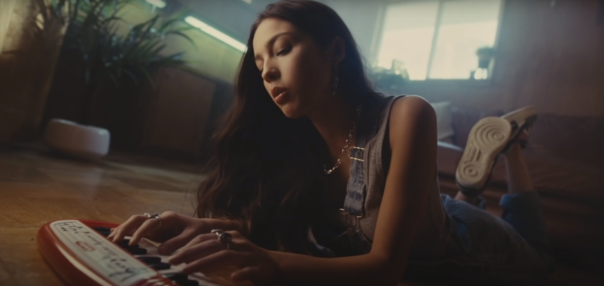Olivia Rodrigo : la nouvelle chanteuse qui bat tous les records !