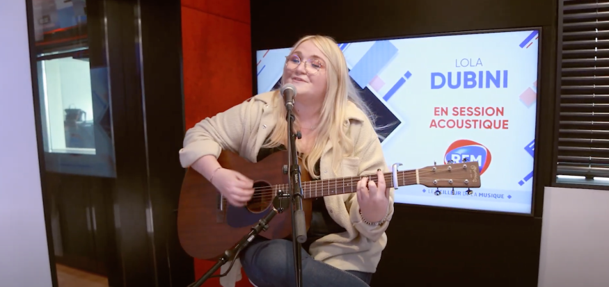 Lola Dubini interprète son premier single «Pourquoi on s'aime» en live sur RFM !