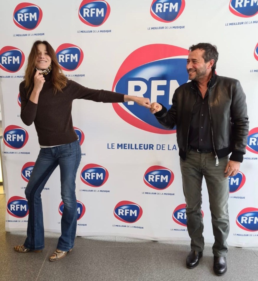 Découvrez l'interview de Carla Bruni au micro de Bernard Montiel !