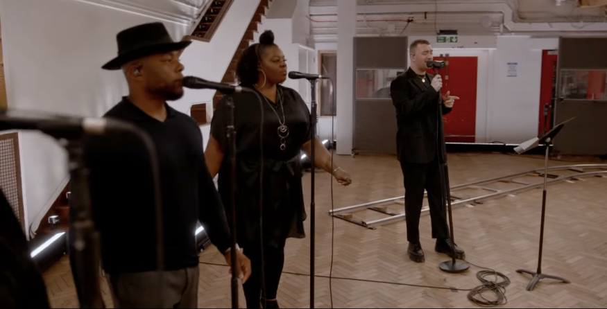 Crédit photo : Capture d'écran YouTube - Sam Smith, live at Abbey Road - Time After Time