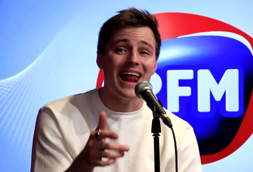 Tom Gregory interprète son titre «River» sur RFM !