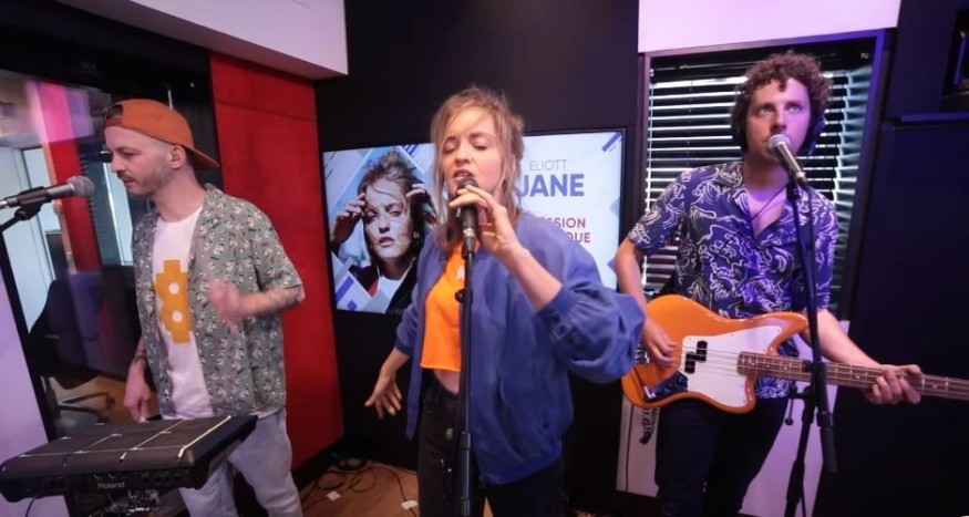 Eliott Jane interprète «A la vie, à la mort» et «Va voir ailleurs» sur RFM