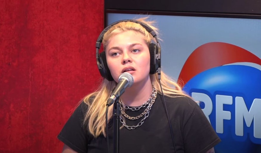 Découvrez l'interview et le live de Louane au micro du 16/20 !