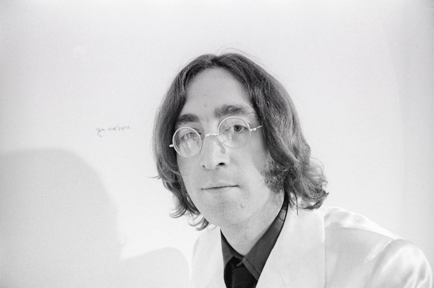 Un enregistrement inédit de John Lennon sera vendu aux enchères !