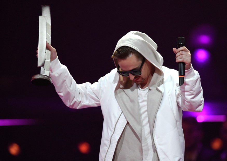 Robin Schulz: découvrez son nouveau single «Young Right Now» avec Dennis Lloyd !