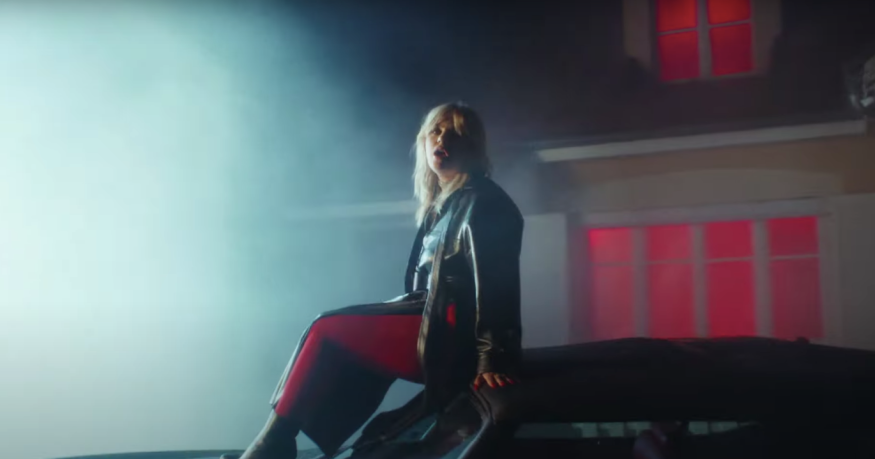 Louane dévoile son clip pour le single « La Tornade »