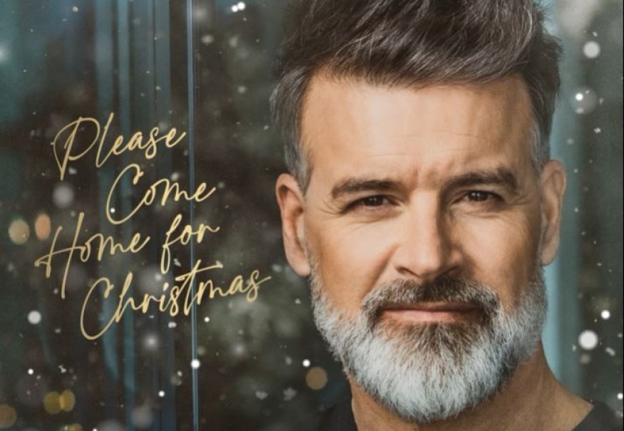Roch Voisine dévoile sa relecture du tube de Noël «Please Come Home For Christmas»