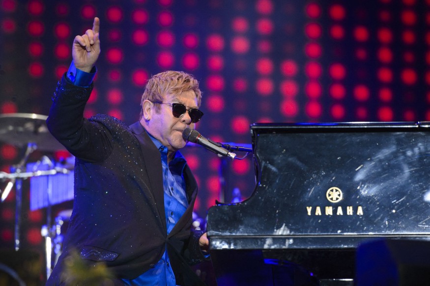 Elton John : Ses concerts à l'Accor Arena sont reportés à 2023