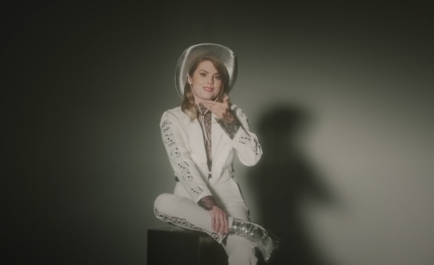 Coeur de Pirate: découvrez son nouveau single « Tu peux crever là-bas »