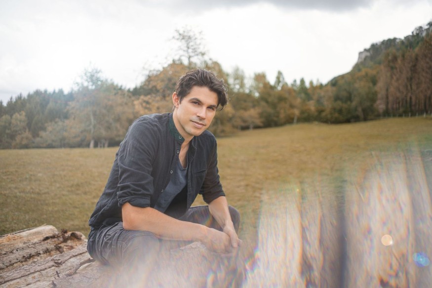 Lilian Renaud: découvrez son nouveau single «Combien d'airs » !