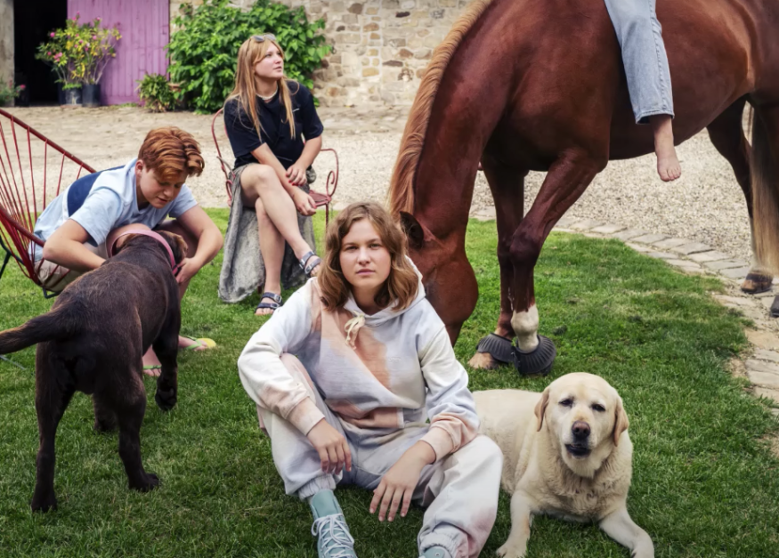 Emma Peters : Son premier album « Dimanche » est disponible