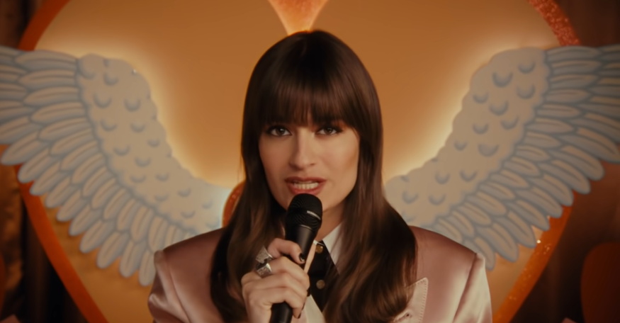 Clara Luciani règle des problèmes de couples dans « Amour Toujours »