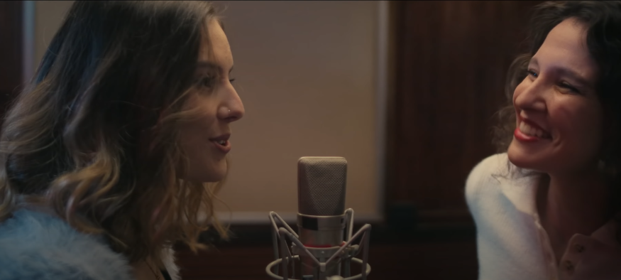 Anne Sila et Nina Louise reprennent « La non demande en mariage » en hommage à George Brassens