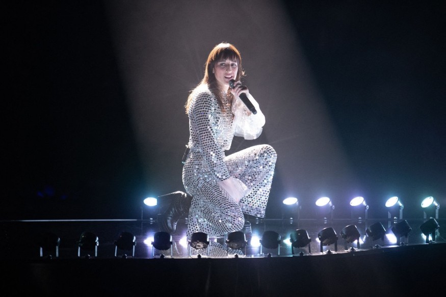 Juliette Armanet reprend les « Moulins de mon cœur » de Michel Legrand