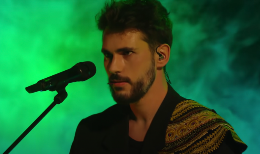 Alvan, représentant de la France à l’Eurovision 2022, signe chez Parlophone