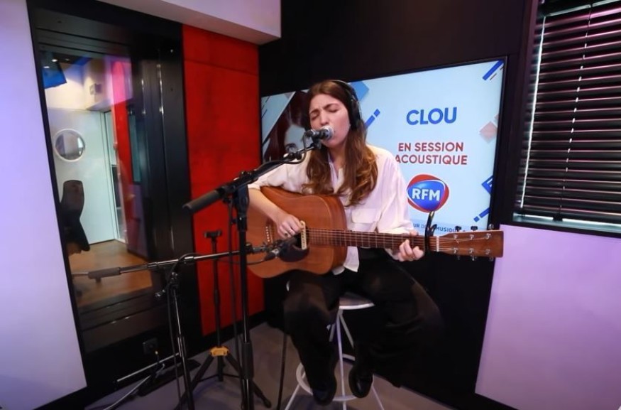La chanteuse Clou publiera un recueil de poésie le 26 avril 2022 !
