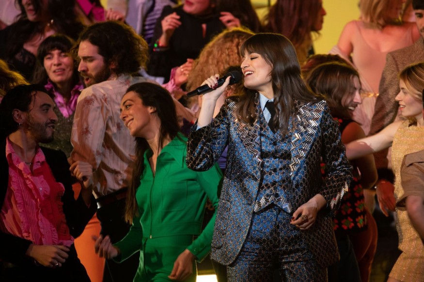 Ce mercredi 29 juin, allez voir Clara Luciani gratuitement sur scène !