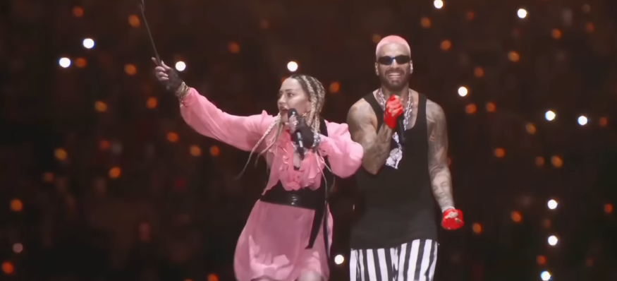 Madonna rejoint le chanteur colombien Maluma lors de son concert !