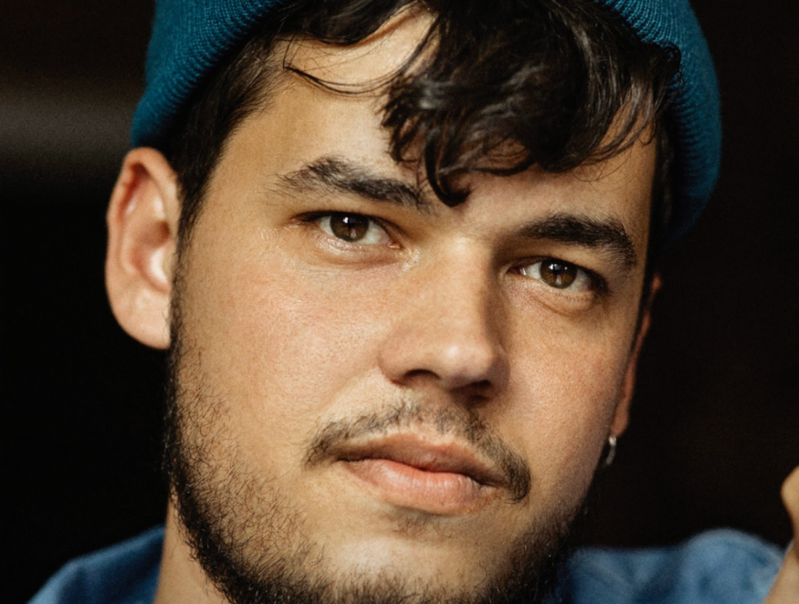 Joseph Kamel: découvrez son nouveau single « Vieux »